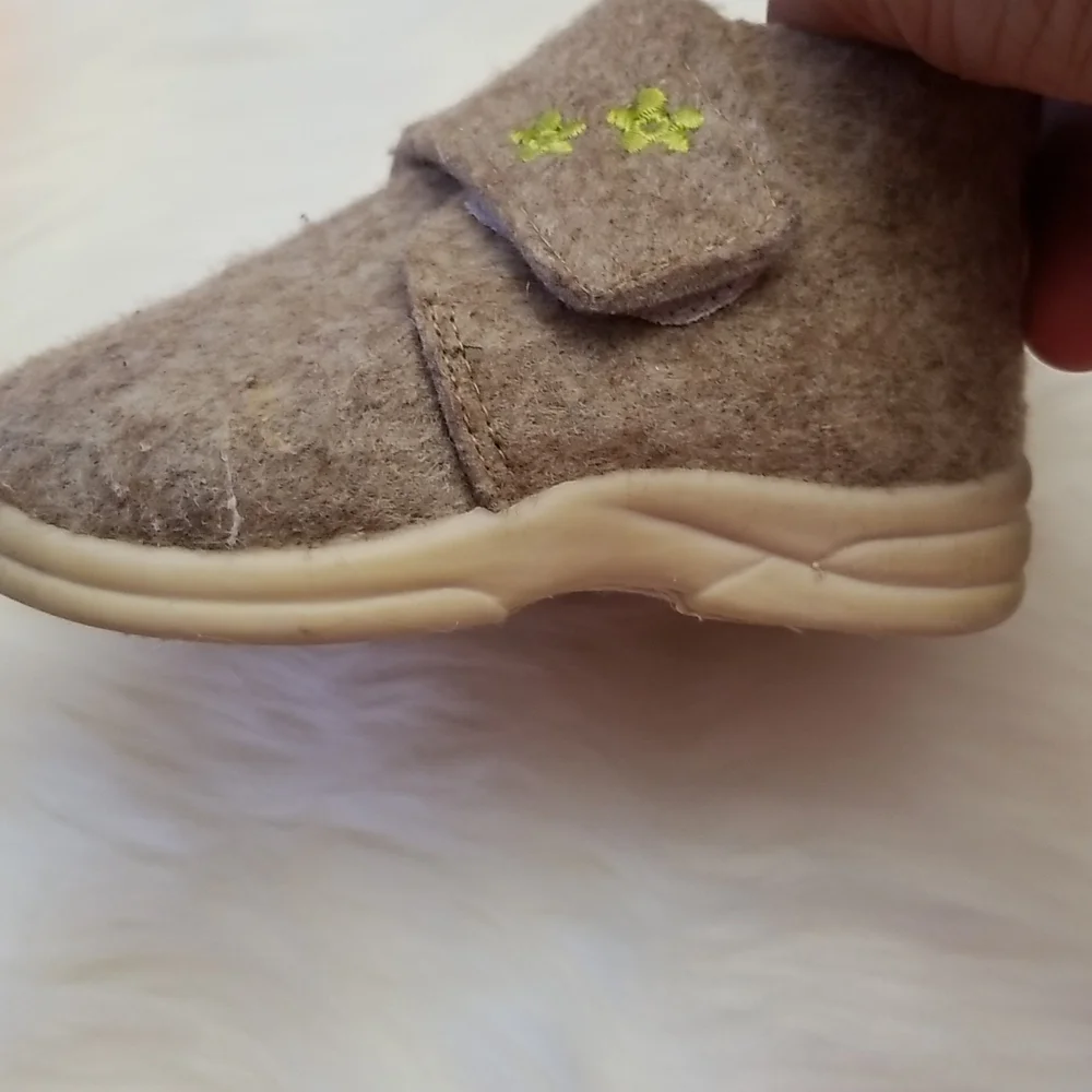 Skidders girl shoes sz. 4/12 M